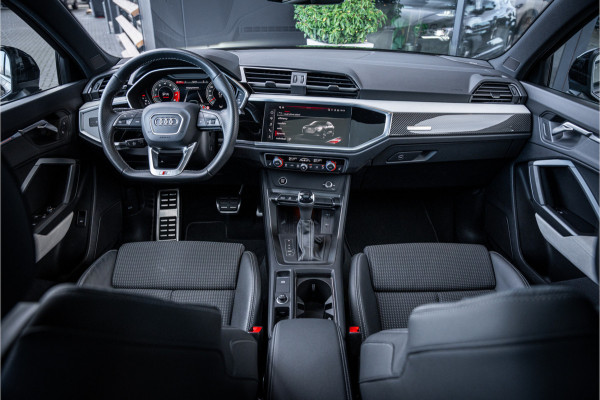 Audi Q3 Sportback 35 TFSI S Edition Competition - Panorama | Sonos | Carbon | Elek. Trekhaak | 360 Camera