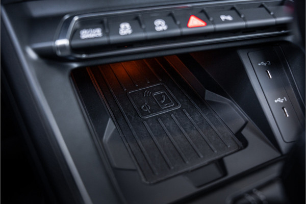 Audi Q3 Sportback 35 TFSI S Edition Competition - Panorama | Sonos | Carbon | Elek. Trekhaak | 360 Camera
