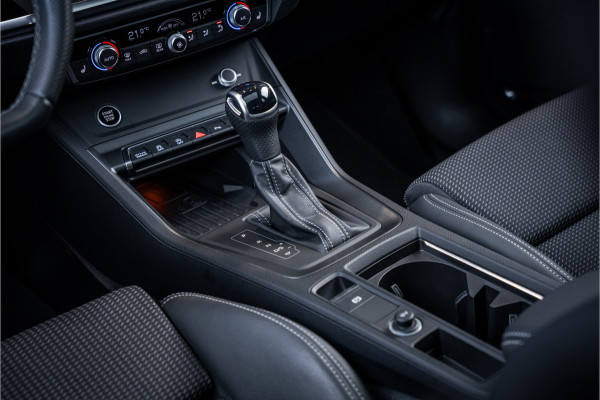 Audi Q3 Sportback 35 TFSI S Edition Competition - Panorama | Sonos | Carbon | Elek. Trekhaak | 360 Camera