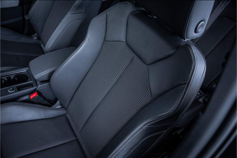 Audi Q3 Sportback 35 TFSI S Edition Competition - Panorama | Sonos | Carbon | Elek. Trekhaak | 360 Camera
