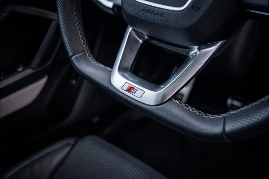 Audi Q3 Sportback 35 TFSI S Edition Competition - Panorama | Sonos | Carbon | Elek. Trekhaak | 360 Camera