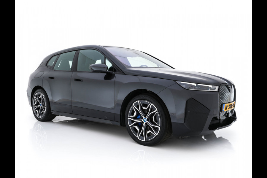 BMW iX xDrive40 High Executive 77 kWh (SOH-100%) AUT. *PANO | HEAD-UP | HARMAN/KARDON | SOFT-CLOSE | DAB+ | DIGI-COCKPIT | HEATED-COMFORTSEATS | FULL-LED | CARPLAY | ...