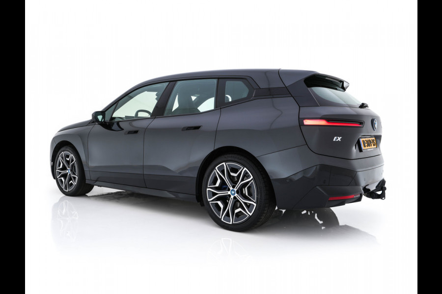 BMW iX xDrive40 High Executive 77 kWh (SOH-100%) AUT. *PANO | HEAD-UP | HARMAN/KARDON | SOFT-CLOSE | DAB+ | DIGI-COCKPIT | HEATED-COMFORTSEATS | FULL-LED | CARPLAY | ...