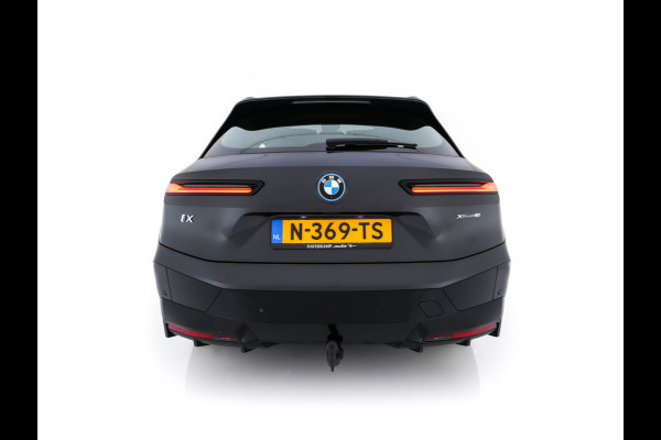 BMW iX xDrive40 High Executive 77 kWh (SOH-100%) AUT. *PANO | HEAD-UP | HARMAN/KARDON | SOFT-CLOSE | DAB+ | DIGI-COCKPIT | HEATED-COMFORTSEATS | FULL-LED | CARPLAY | ...