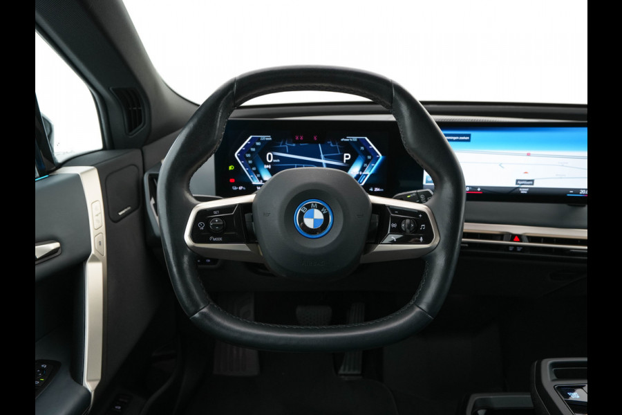 BMW iX xDrive40 High Executive 77 kWh (SOH-100%) AUT. *PANO | HEAD-UP | HARMAN/KARDON | SOFT-CLOSE | DAB+ | DIGI-COCKPIT | HEATED-COMFORTSEATS | FULL-LED | CARPLAY | ...
