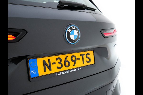 BMW iX xDrive40 High Executive 77 kWh (SOH-100%) AUT. *PANO | HEAD-UP | HARMAN/KARDON | SOFT-CLOSE | DAB+ | DIGI-COCKPIT | HEATED-COMFORTSEATS | FULL-LED | CARPLAY | ...