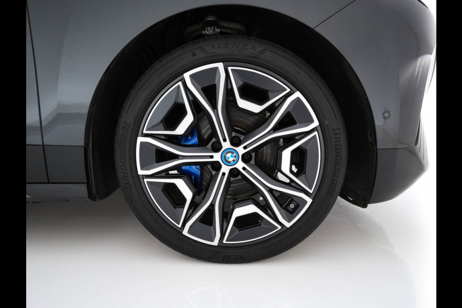 BMW iX xDrive40 High Executive 77 kWh (SOH-100%) AUT. *PANO | HEAD-UP | HARMAN/KARDON | SOFT-CLOSE | DAB+ | DIGI-COCKPIT | HEATED-COMFORTSEATS | FULL-LED | CARPLAY | ...