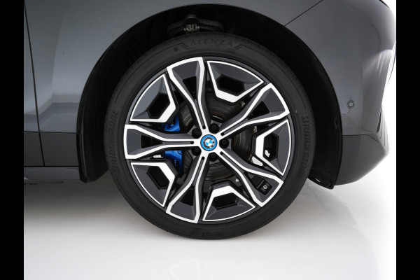 BMW iX xDrive40 High Executive 77 kWh (SOH-100%) AUT. *PANO | HEAD-UP | HARMAN/KARDON | SOFT-CLOSE | DAB+ | DIGI-COCKPIT | HEATED-COMFORTSEATS | FULL-LED | CARPLAY | ...