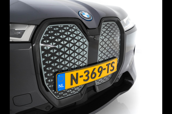 BMW iX xDrive40 High Executive 77 kWh (SOH-100%) AUT. *PANO | HEAD-UP | HARMAN/KARDON | SOFT-CLOSE | DAB+ | DIGI-COCKPIT | HEATED-COMFORTSEATS | FULL-LED | CARPLAY | ...