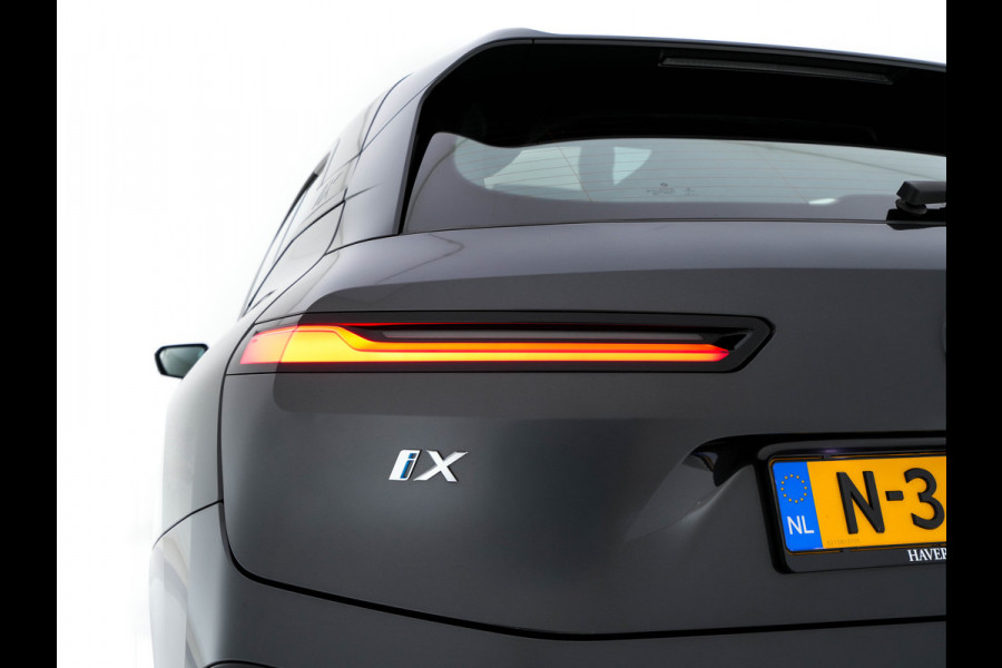 BMW iX xDrive40 High Executive 77 kWh (SOH-100%) AUT. *PANO | HEAD-UP | HARMAN/KARDON | SOFT-CLOSE | DAB+ | DIGI-COCKPIT | HEATED-COMFORTSEATS | FULL-LED | CARPLAY | ...