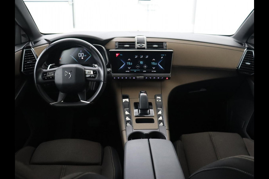 DS 7 Crossback E-Tense Be Chic | Camera | Bi-Xenon | Carplay | Navigatie | 19'' | Digital Cockpit | Climate control | Parkeerhulp | Cruise control | PHEV | Plug In
