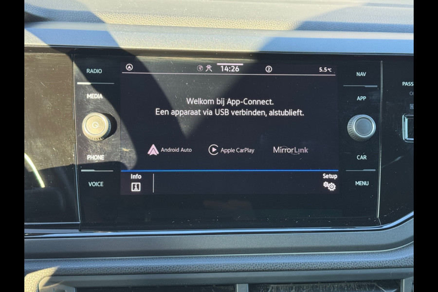 Volkswagen Taigo 1.0 TSI Automaat R-Line * Panorama * Virtual Cockpit * 18 Inch Velgen *