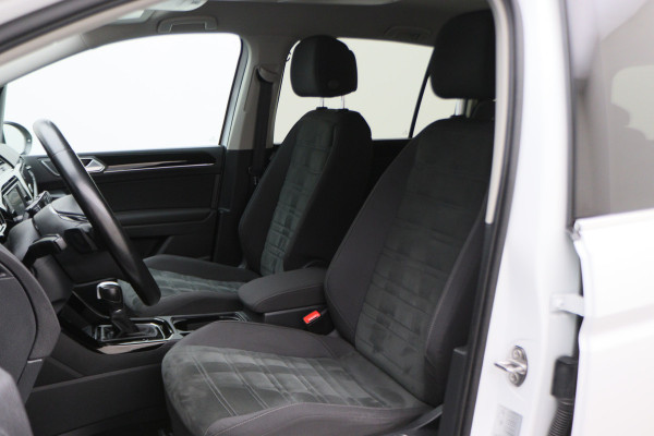 Volkswagen Touran 1.4 TSI DSG Highline Edition R-Line 7p Climate, ACC, Stuur/Stoel Verwarming, Apple Carplay, LED, Trekhaak, 18''