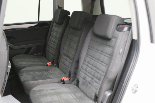 Volkswagen Touran 1.4 TSI DSG Highline Edition R-Line 7p Climate, ACC, Stuur/Stoel Verwarming, Apple Carplay, LED, Trekhaak, 18''