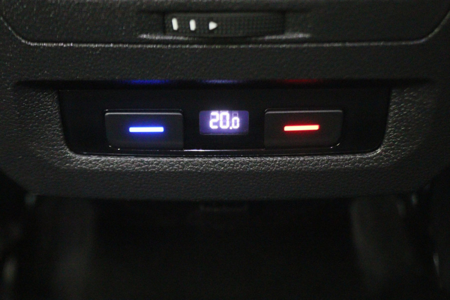 Volkswagen Touran 1.4 TSI DSG Highline Edition R-Line 7p Climate, ACC, Stuur/Stoel Verwarming, Apple Carplay, LED, Trekhaak, 18''