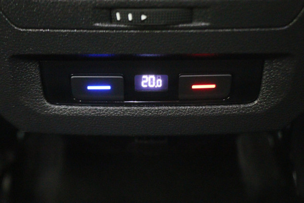 Volkswagen Touran 1.4 TSI DSG Highline Edition R-Line 7p Climate, ACC, Stuur/Stoel Verwarming, Apple Carplay, LED, Trekhaak, 18''