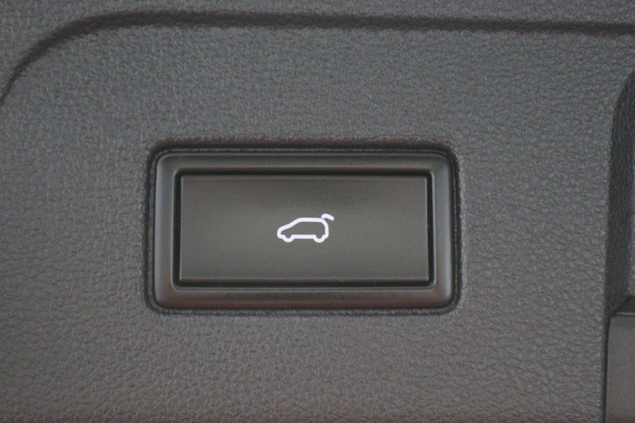 Volkswagen Touran 1.4 TSI DSG Highline Edition R-Line 7p Climate, ACC, Stuur/Stoel Verwarming, Apple Carplay, LED, Trekhaak, 18''