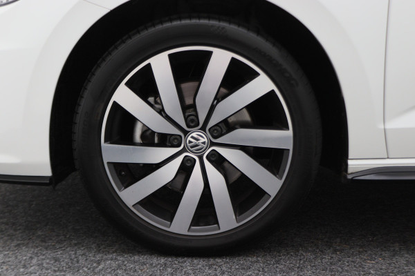 Volkswagen Touran 1.4 TSI DSG Highline Edition R-Line 7p Climate, ACC, Stuur/Stoel Verwarming, Apple Carplay, LED, Trekhaak, 18''