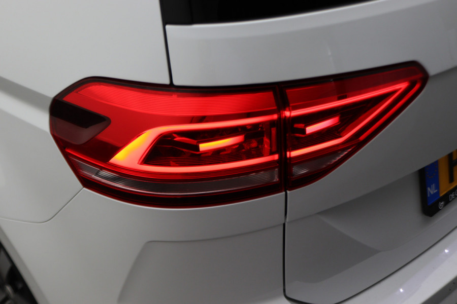 Volkswagen Touran 1.4 TSI DSG Highline Edition R-Line 7p Climate, ACC, Stuur/Stoel Verwarming, Apple Carplay, LED, Trekhaak, 18''