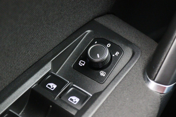 Volkswagen Touran 1.4 TSI DSG Highline Edition R-Line 7p Climate, ACC, Stuur/Stoel Verwarming, Apple Carplay, LED, Trekhaak, 18''