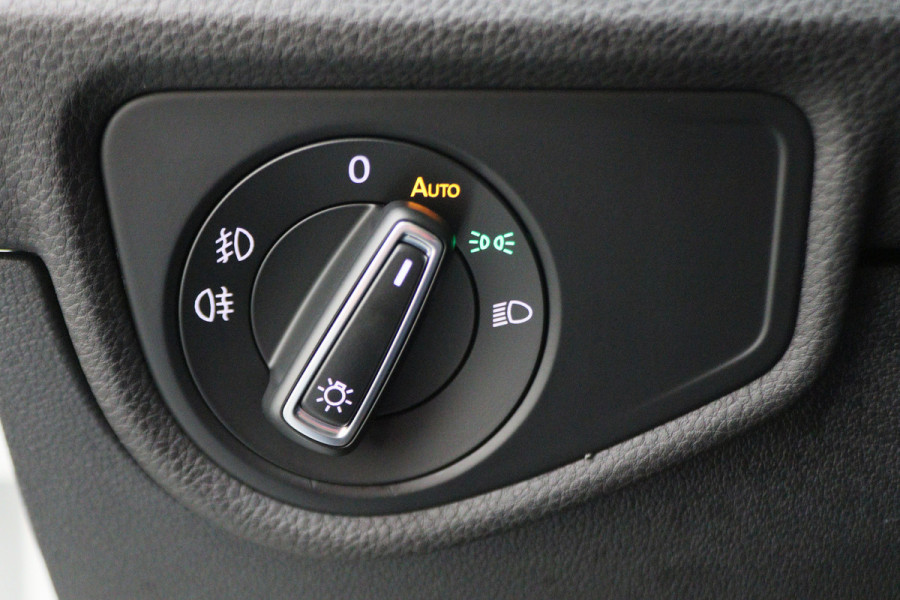 Volkswagen Touran 1.4 TSI DSG Highline Edition R-Line 7p Climate, ACC, Stuur/Stoel Verwarming, Apple Carplay, LED, Trekhaak, 18''