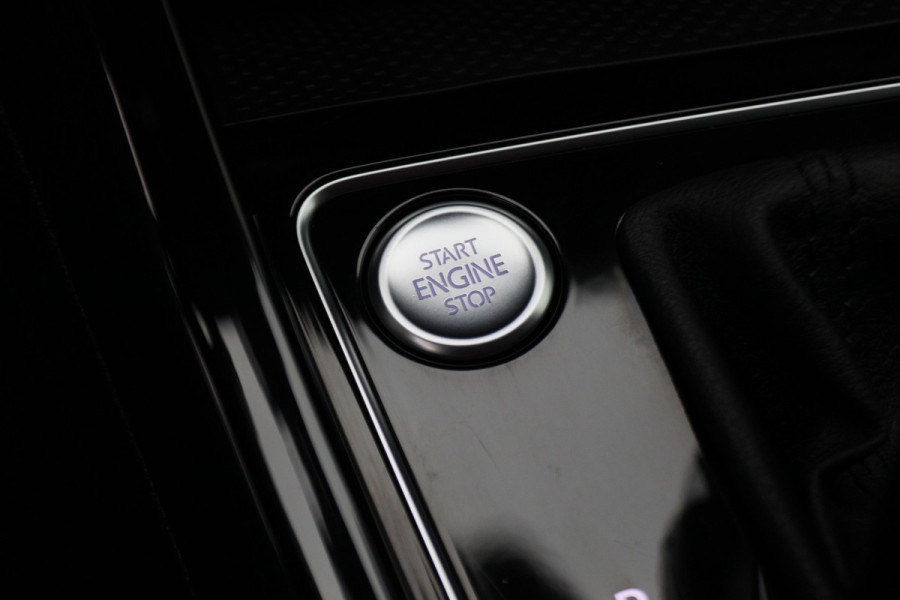 Volkswagen Touran 1.4 TSI DSG Highline Edition R-Line 7p Climate, ACC, Stuur/Stoel Verwarming, Apple Carplay, LED, Trekhaak, 18''