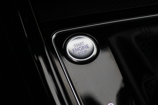 Volkswagen Touran 1.4 TSI DSG Highline Edition R-Line 7p Climate, ACC, Stuur/Stoel Verwarming, Apple Carplay, LED, Trekhaak, 18''