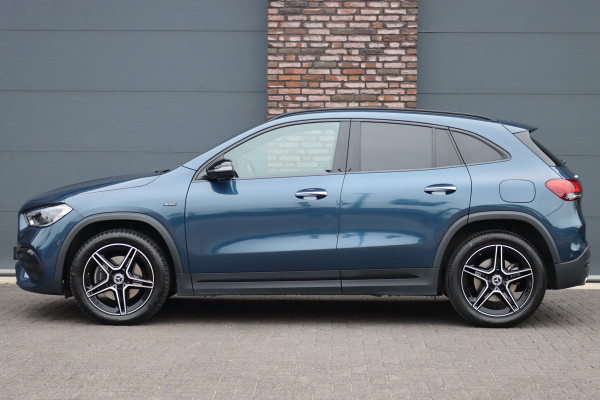 Mercedes-Benz GLA 250 e AMG Line | Panoramadak | Memory | Advanced Sound System | Surround Camera | Keyless Go | Sfeerverlichting | Nightpakket |