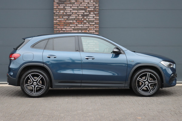 Mercedes-Benz GLA 250 e AMG Line | Panoramadak | Memory | Advanced Sound System | Surround Camera | Keyless Go | Sfeerverlichting | Nightpakket |