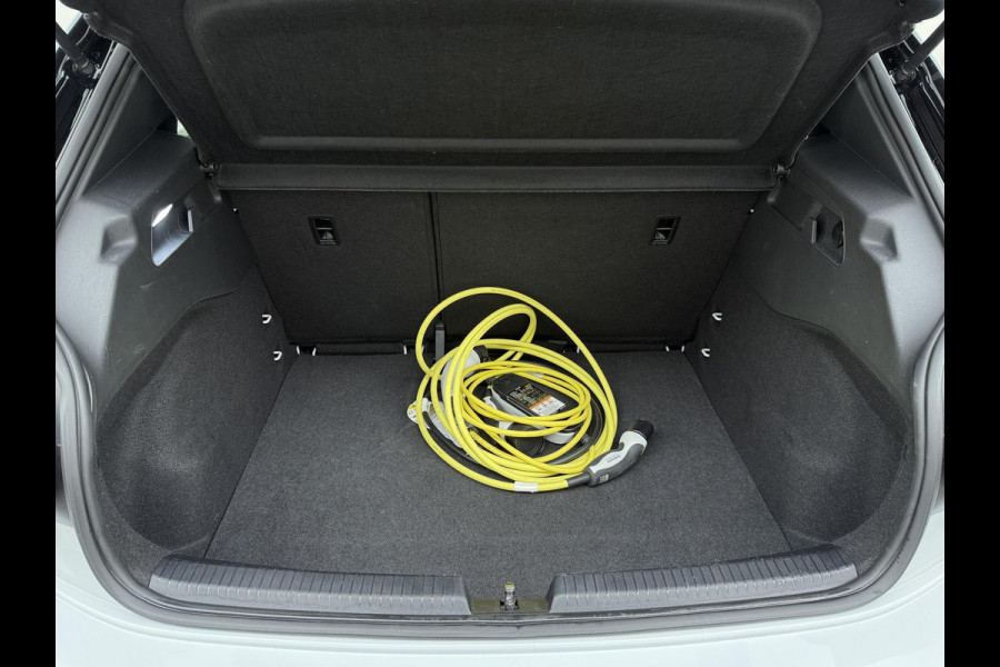 Volkswagen ID.3 PRO PERFORMANCE 58 kWh 204 PK | SOH91% | Warmtepomp | Stoel- & Stuurverwarming | Trekhaak | Adaptieve Cruise Control | Lane Assist