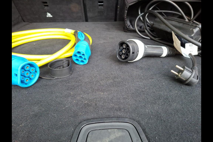 Mercedes-Benz EQC 400 Aut. 4MATIC Sol. Luxury 80 kWh | Navi | Camera | Leder |