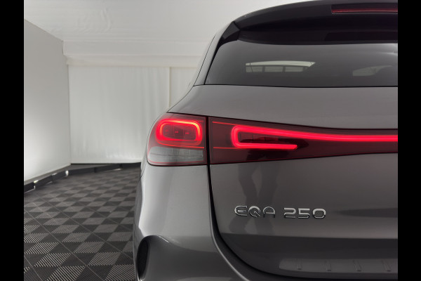 Mercedes-Benz EQA 250 Business Solution AMG 67 kWh [3-FASE] (SOH-98%) AUT. *PANO | NAVI-FULLMAP | DAB | CAMERA | DIGI-COCKPIT | HEATED-SPORTSEAT | CRUISE | 18'' ALU*