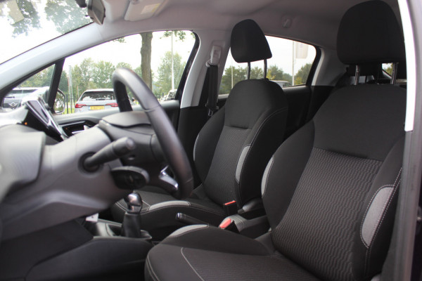 Peugeot 208 1.2 PureTech Signature Navigatie / Parkeerhulp achter / 16'' / DAB / Bluetooth / Cruise Control