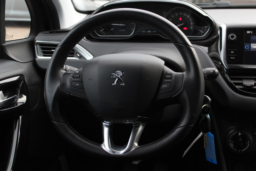 Peugeot 208 1.2 PureTech Signature Navigatie / Parkeerhulp achter / 16'' / DAB / Bluetooth / Cruise Control
