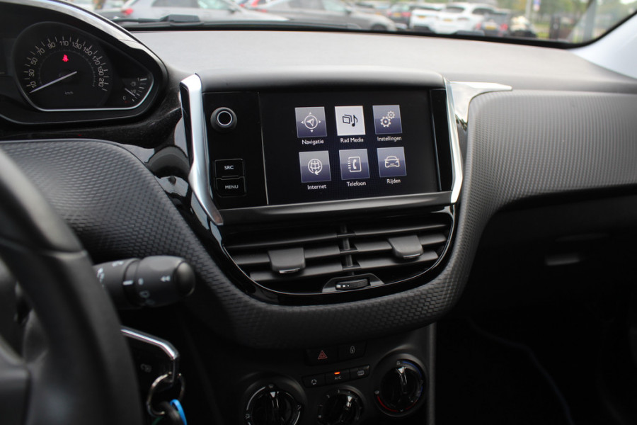 Peugeot 208 1.2 PureTech Signature Navigatie / Parkeerhulp achter / 16'' / DAB / Bluetooth / Cruise Control