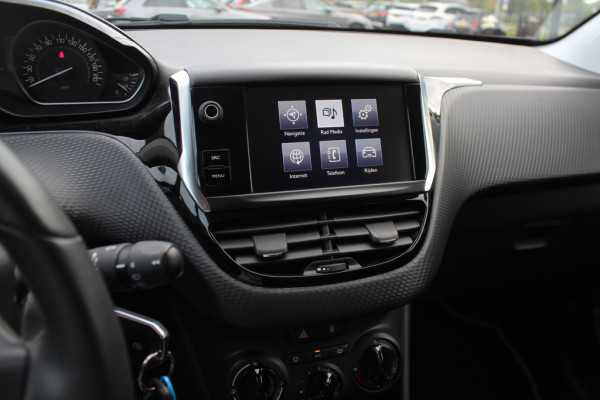 Peugeot 208 1.2 PureTech Signature Navigatie / Parkeerhulp achter / 16'' / DAB / Bluetooth / Cruise Control