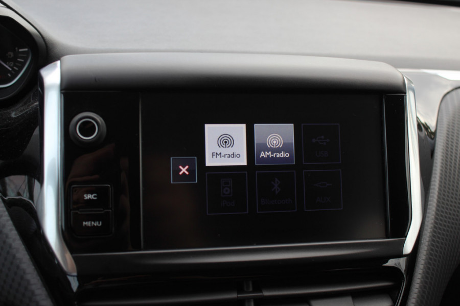 Peugeot 208 1.2 PureTech Signature Navigatie / Parkeerhulp achter / 16'' / DAB / Bluetooth / Cruise Control