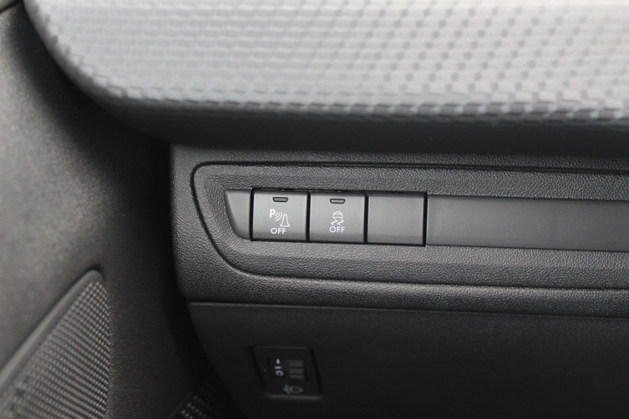 Peugeot 208 1.2 PureTech Signature Navigatie / Parkeerhulp achter / 16'' / DAB / Bluetooth / Cruise Control