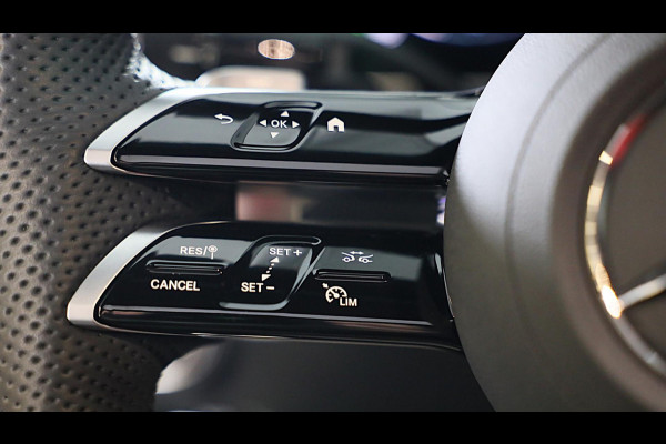 Mercedes-Benz CLE Coupé 300 e AMG Line / Head Up / 360 Camera / Acc / Lane Assist / Dode Hoek / Elek Stoelen / Memory / Pano / 20