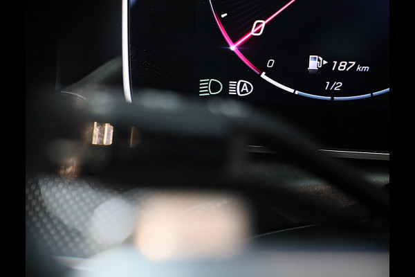 Mercedes-Benz CLE Coupé 300 e AMG Line / Head Up / 360 Camera / Acc / Lane Assist / Dode Hoek / Elek Stoelen / Memory / Pano / 20