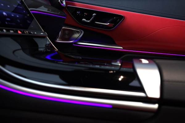 Mercedes-Benz CLE Coupé 300 e AMG Line / Head Up / 360 Camera / Acc / Lane Assist / Dode Hoek / Elek Stoelen / Memory / Pano / 20