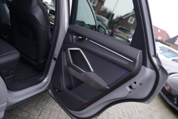 Audi RSQ3 TFSI | Keramisch | Sonos Audio | LED | Trekhaak | 360 | Panorama | Adaptieve cruise | Dodehoek assistent | Lane Assist