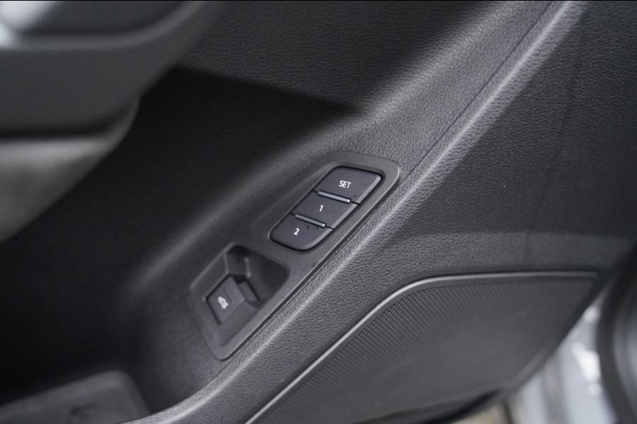 Audi RSQ3 TFSI | Keramisch | Sonos Audio | LED | Trekhaak | 360 | Panorama | Adaptieve cruise | Dodehoek assistent | Lane Assist