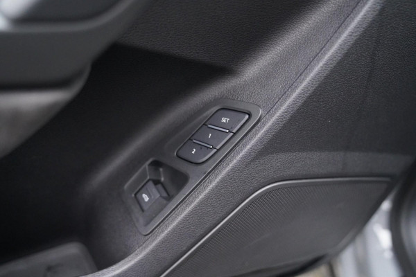 Audi RSQ3 TFSI | Keramisch | Sonos Audio | LED | Trekhaak | 360 | Panorama | Adaptieve cruise | Dodehoek assistent | Lane Assist
