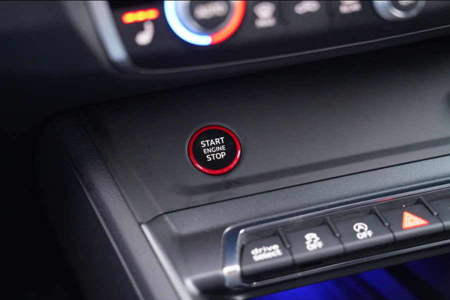Audi RSQ3 TFSI | Keramisch | Sonos Audio | LED | Trekhaak | 360 | Panorama | Adaptieve cruise | Dodehoek assistent | Lane Assist
