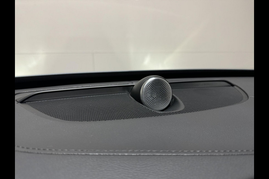 Volvo XC90 2.0 T8 Recharge AWD R-Design Pano B&W Luchtvering Trekh. 360°