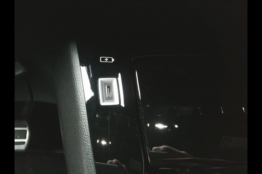 Peugeot e-2008 EV GT Première 1 fase 50 kWh 1e EIGENAAR I GT UITVOERING I DEALERONDERHOUDEN