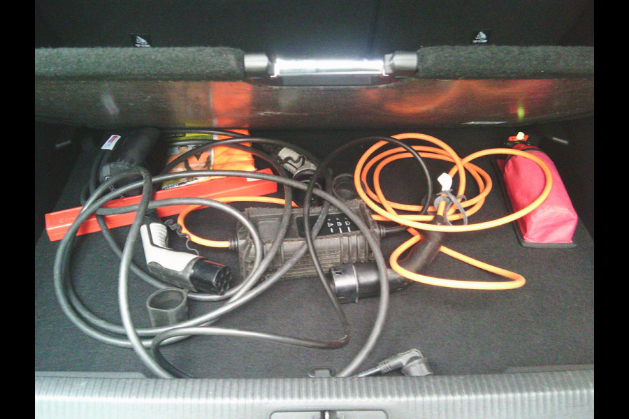 Peugeot e-2008 EV GT Première 1 fase 50 kWh 1e EIGENAAR I GT UITVOERING I DEALERONDERHOUDEN