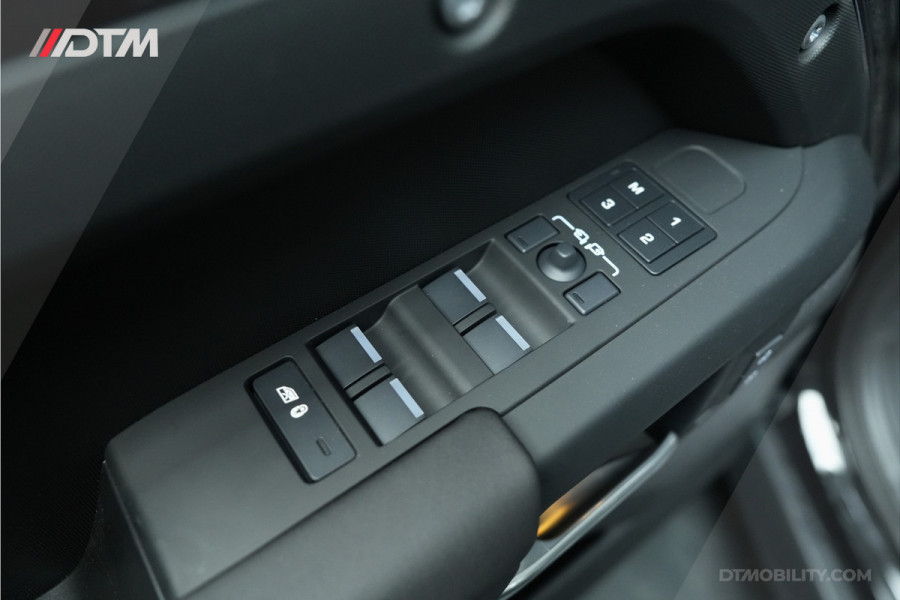Land Rover Defender 110 2.0 P300e 110 X-Dynamic SE | Nieuw | Meridan | Leder
