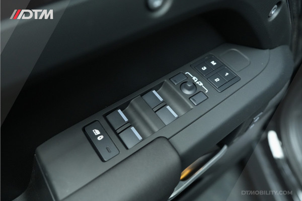 Land Rover Defender 110 2.0 P300e 110 X-Dynamic SE | Nieuw | Meridan | Leder